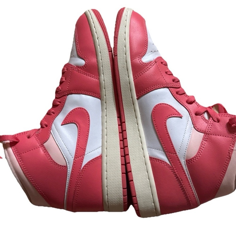 Nike Air Jordan 1 Mid AJ1 Strawberries And Cream Women Size US 11 BQ6472-186